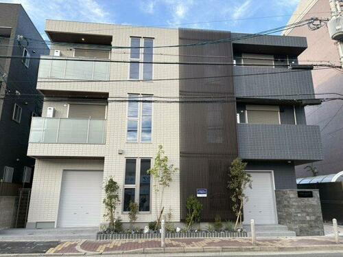 兵庫県尼崎市南塚口町２丁目  3階建