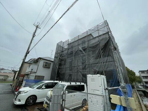 兵庫県尼崎市富松町１丁目 3階建