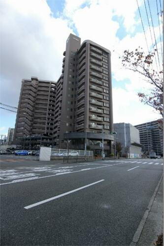 サンライフ大手町 15階建