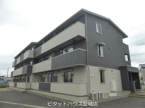 ラルーチェ 3階建