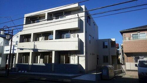 ヴェルデ　ピエーナ 3階建
