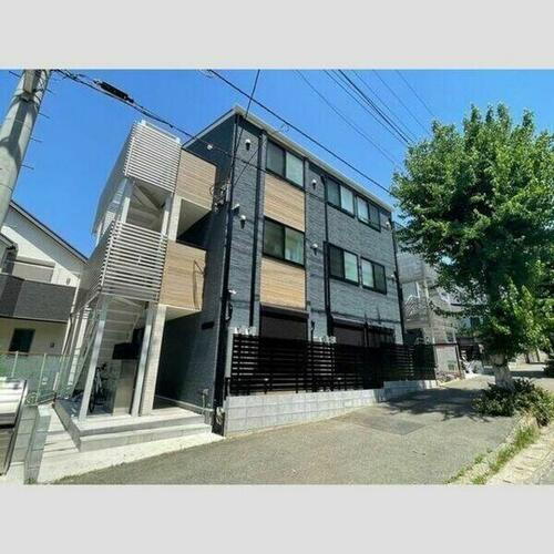 神奈川県座間市入谷東２丁目 3階建