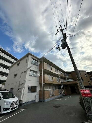 大阪府豊中市上新田２丁目 3階建