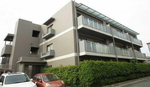 大阪府吹田市江坂町３丁目 3階建
