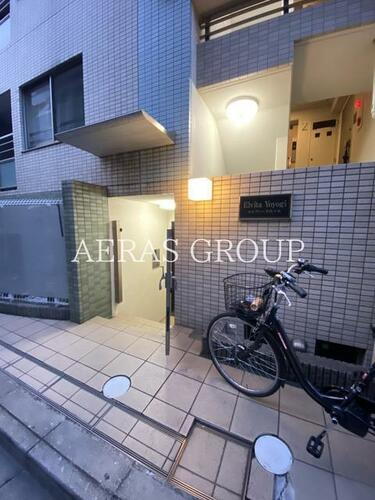 東京都渋谷区代々木２丁目 6階建