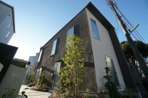 東京都世田谷区給田４丁目 2階建