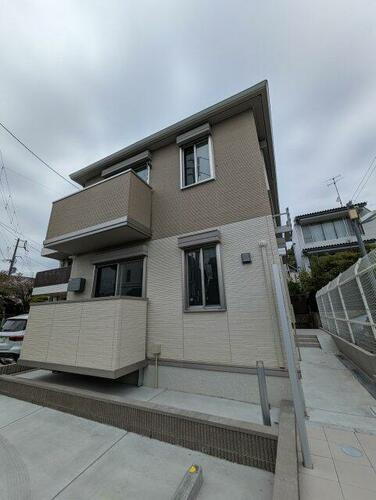 兵庫県神戸市東灘区本山北町６丁目 2階建