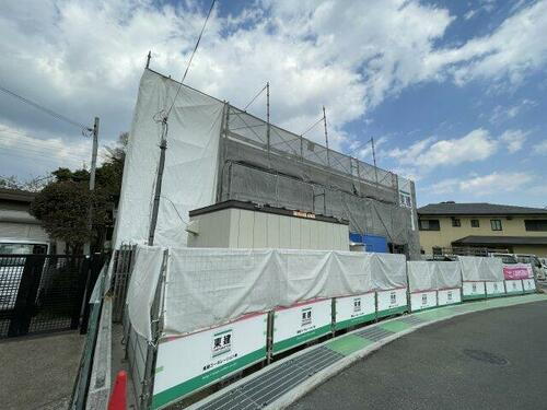 兵庫県伊丹市池尻６丁目 2階建