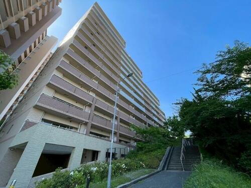 大阪府豊中市新千里北町２丁目 13階建
