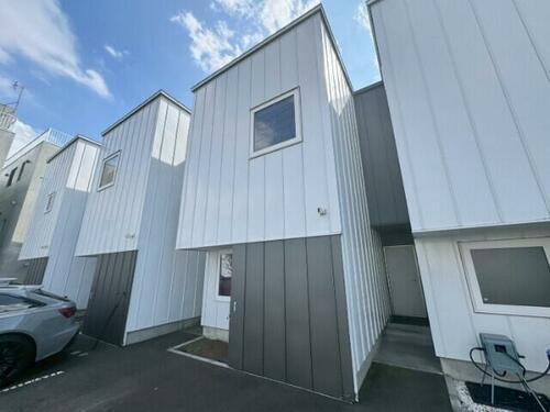 北海道札幌市中央区宮の森三条５丁目 テラスハウス