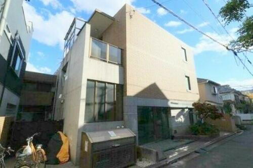 東京都目黒区駒場１丁目 3階建