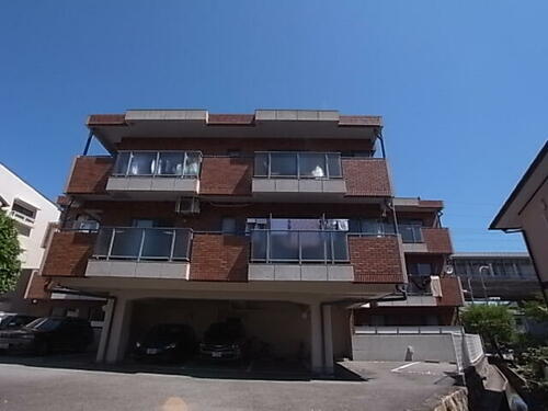兵庫県西宮市松籟荘 3階建