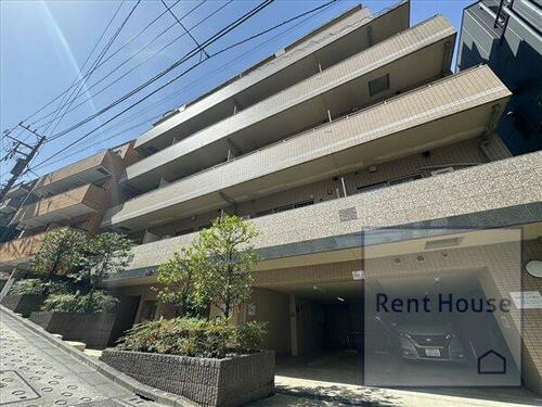 東京都新宿区西新宿４丁目 8階建