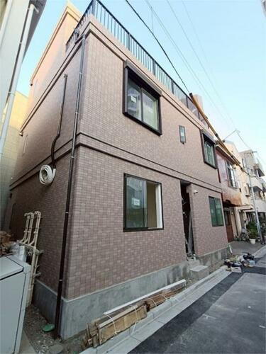 東京都荒川区荒川５丁目 3階建