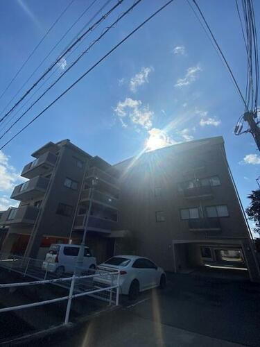 ツインピアＡ 4階建