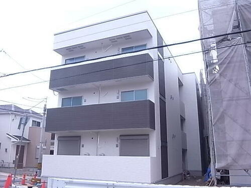 兵庫県尼崎市北竹谷町３丁目 3階建