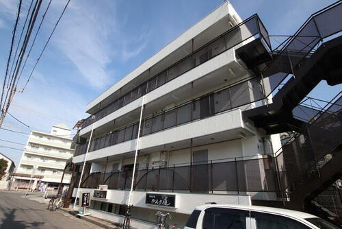 兵庫県尼崎市西難波町１丁目 3階建