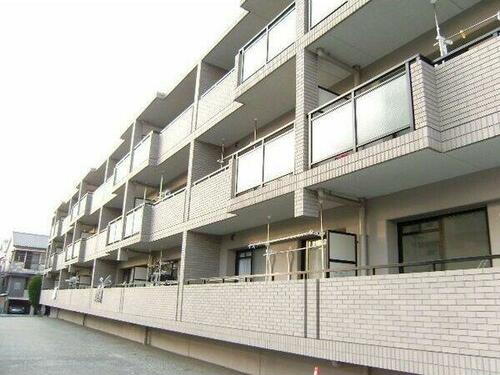 大阪府豊中市稲津町２丁目 3階建