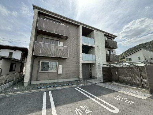 シャルマン　コート 3階建