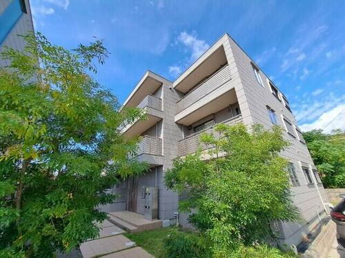 兵庫県川西市下加茂１丁目 築6年2ヶ月 3階建