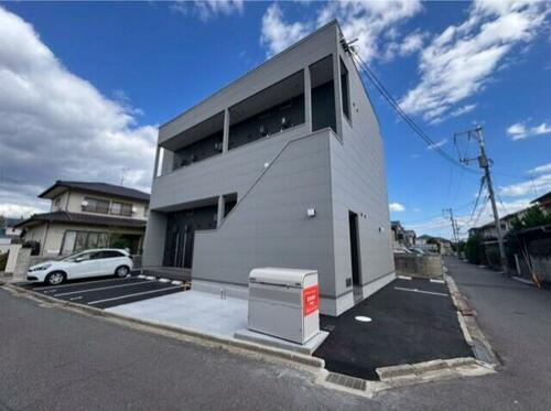 岡山県岡山市中区藤原光町３丁目  2階建