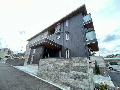 大阪府大阪狭山市池尻中２丁目 築1年10ヶ月 3階建