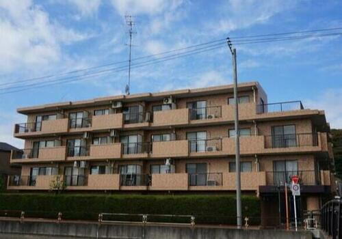 神奈川県横浜市金沢区六浦１丁目 4階建 築35年8ヶ月