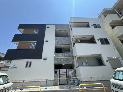 兵庫県神戸市兵庫区浜中町２丁目 3階建