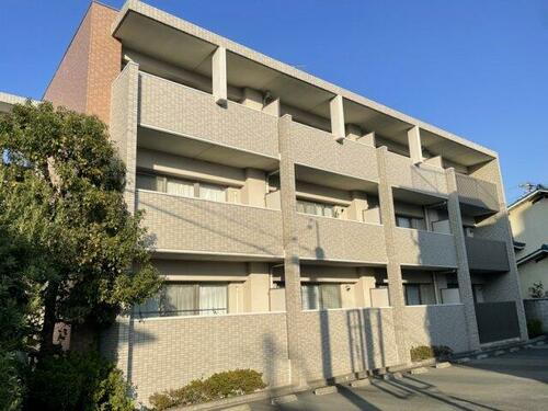 ビヤン北八代 3階建