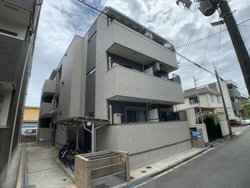兵庫県尼崎市東園田町６丁目 3階建
