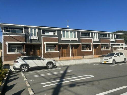 エル　カミノ 2階建
