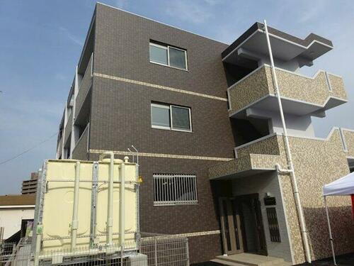 ラフィネコート 3階建