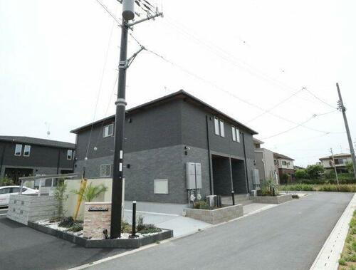 奈良県奈良市平松４丁目 2階建 