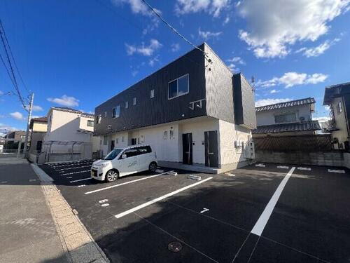 岡山県岡山市中区雄町  2階建