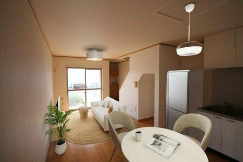 愛知県稲沢市平和町中三宅中屋敷 テラスハウス