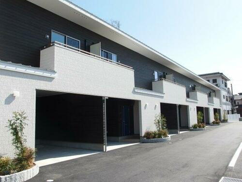 愛知県岡崎市鴨田町字広元 テラスハウス