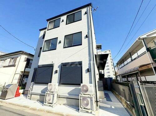 千葉県松戸市新松戸４丁目  3階建