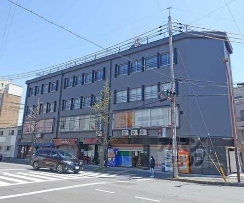 京都府京都市右京区花園伊町 4階建