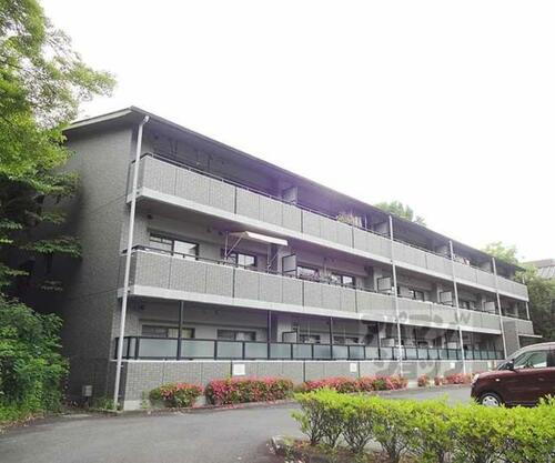 京都府京都市山科区日ノ岡堤谷町 3階建