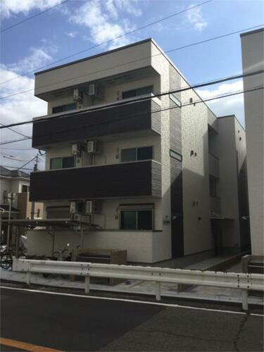 兵庫県尼崎市北竹谷町３丁目 3階建