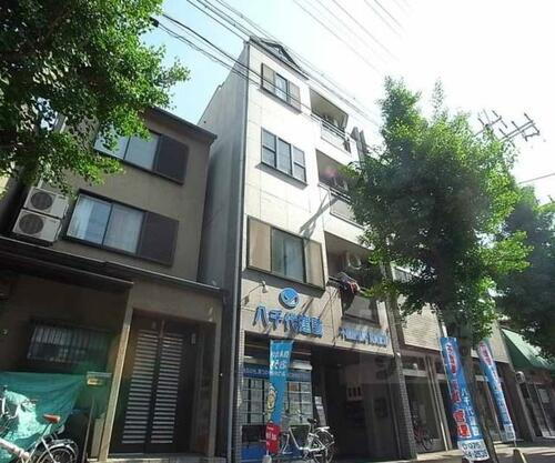 京都府京都市上京区今小路通七本松西入２丁目東今小路町 4階建