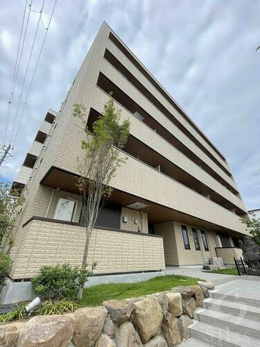 兵庫県芦屋市翠ケ丘町 5階建