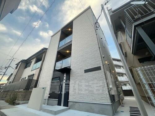 兵庫県明石市南貴崎町  3階建