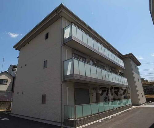 京都府京都市山科区上野御所ノ内町 3階建