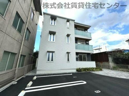 和歌山県和歌山市尾崎丁 3階建 