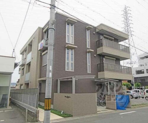 京都府京都市伏見区竹田段川原町 3階建