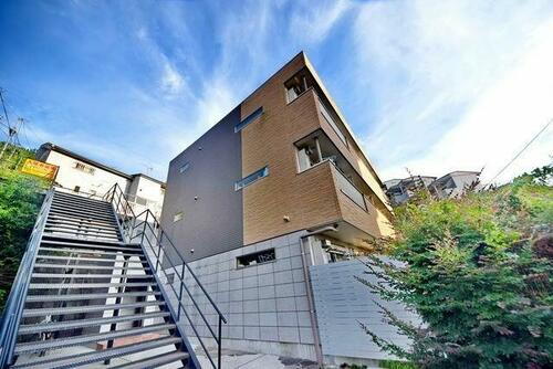 神奈川県横浜市保土ケ谷区岩井町 築13年11ヶ月 3階建