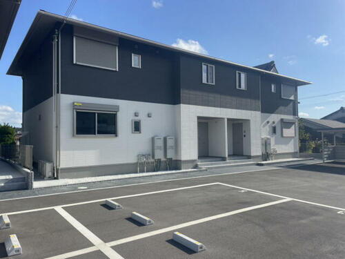 兵庫県加東市天神  2階建