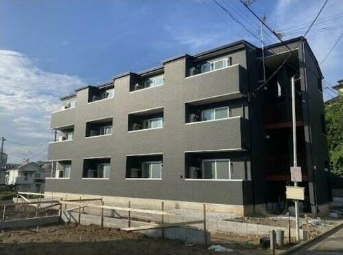 神奈川県横浜市金沢区西柴１丁目 3階建 築3年