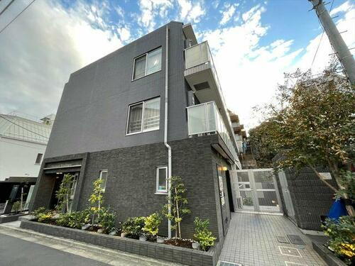 東京都港区高輪４丁目 築8年5ヶ月 4階建